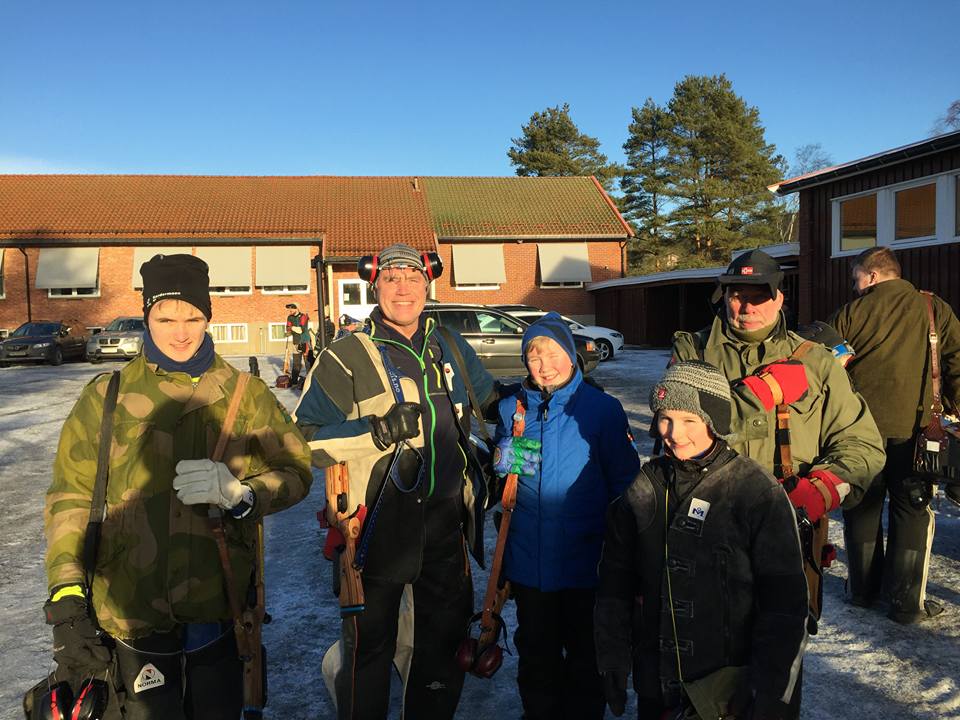 Ole Kaster, Dag, Jens Emil, Kristian og Oddbjørn klare for sine feltrunder. 