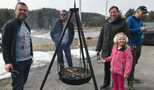 SAmling rundt grillen