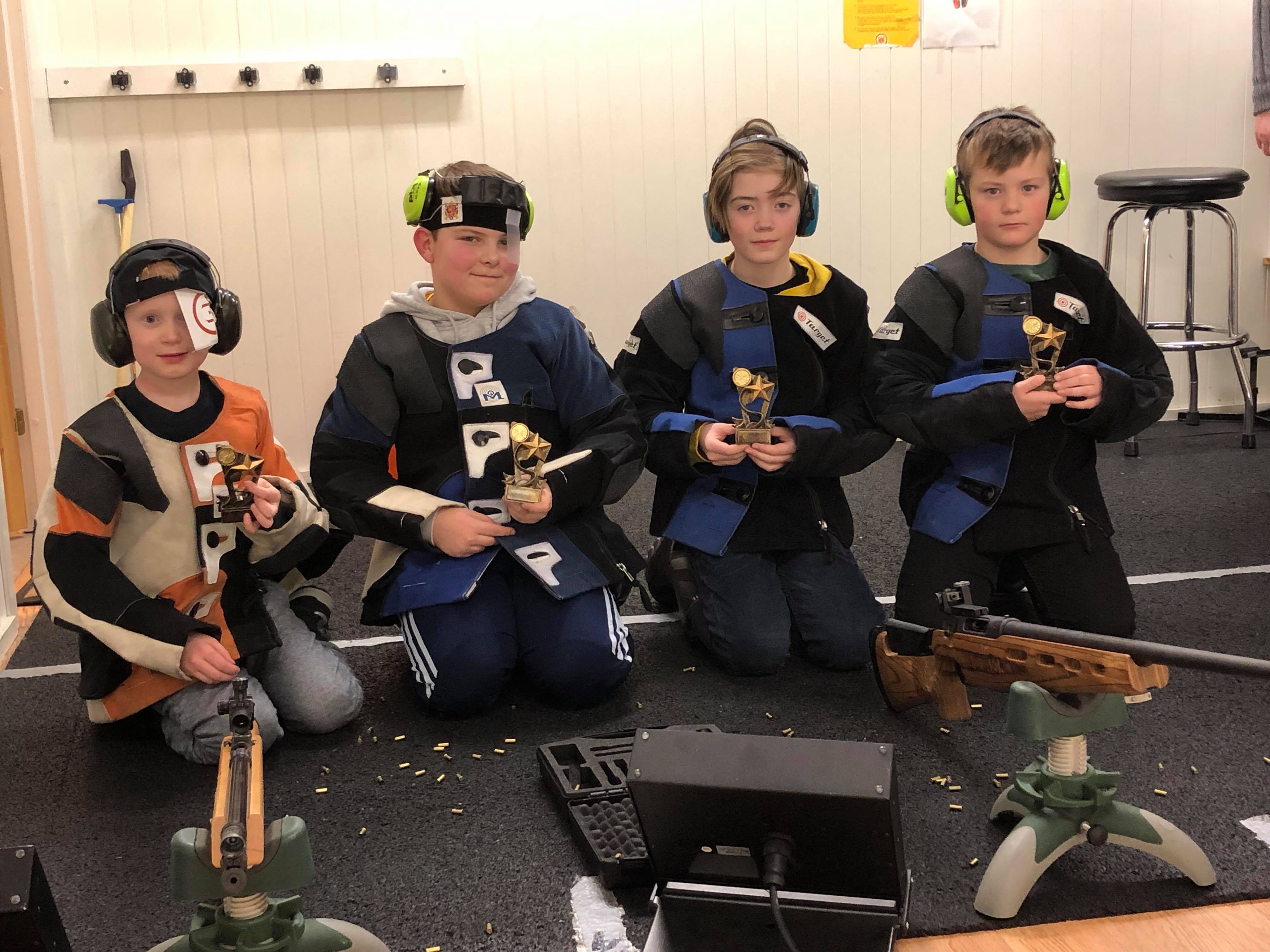 4 blide nybegynnere fra Bjørnen. Magnus Leknes, Erik Myrvang, Fenris L. Heggeslåen og Storm L. Heggeslåen.