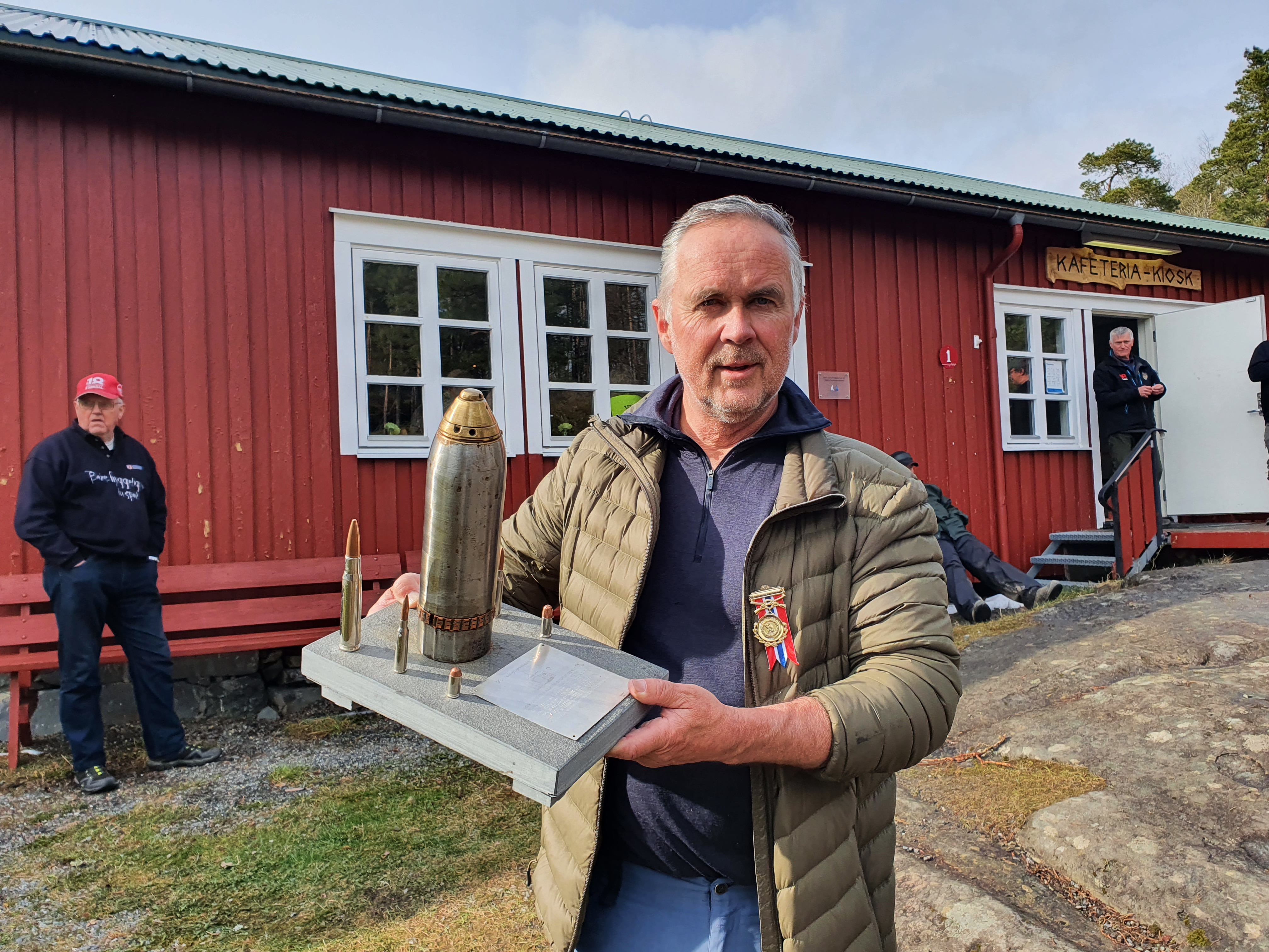 Hans Iver med napp i "granaten"