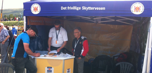 DFSU og SFU har felles stand på LS med quiz som trekkplaster