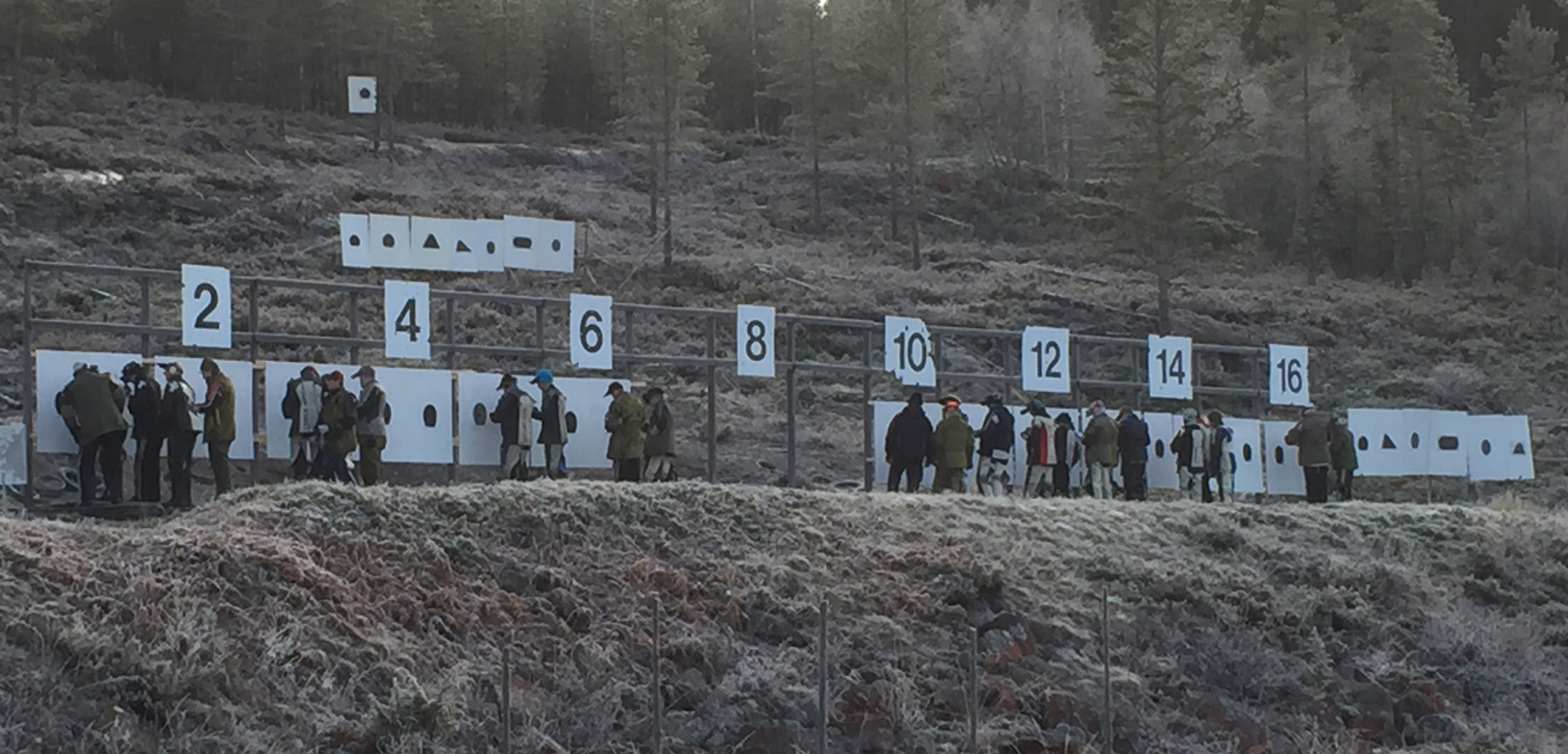 Deltakerne sjekker ivrig egen innskyting